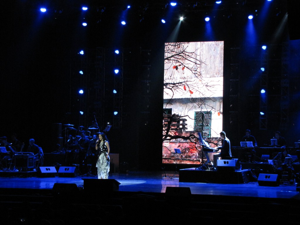 Hồng Nhung, Café-in-Concert, Nâu nóng