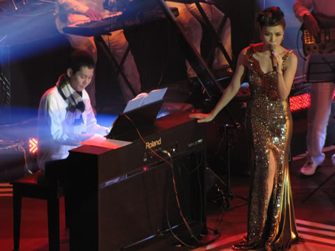 Mỹ Tâm và nhạc sĩ Hoài Sa trong live show Melodies of Time