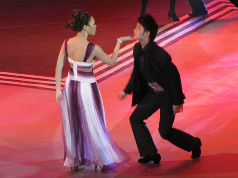 Mỹ Tâm cùng vũ công trong live show Melodies of Time