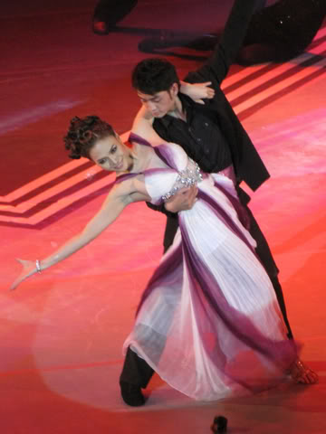 Mỹ Tâm cùng vũ công trong live show Melodies of Time