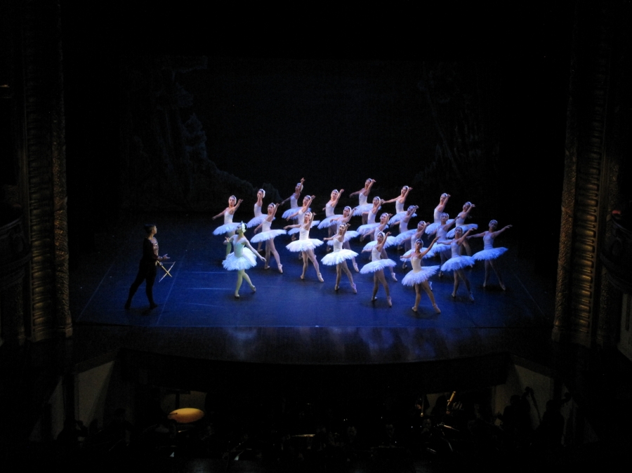 Vở ballet Hồ Thiên Nga do Nhà hát Nhạc vũ kịch Việt Nam dàn dựng