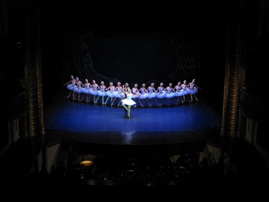 Vở ballet Hồ Thiên Nga do Nhà hát Nhạc vũ kịch Việt Nam dàn dựng
