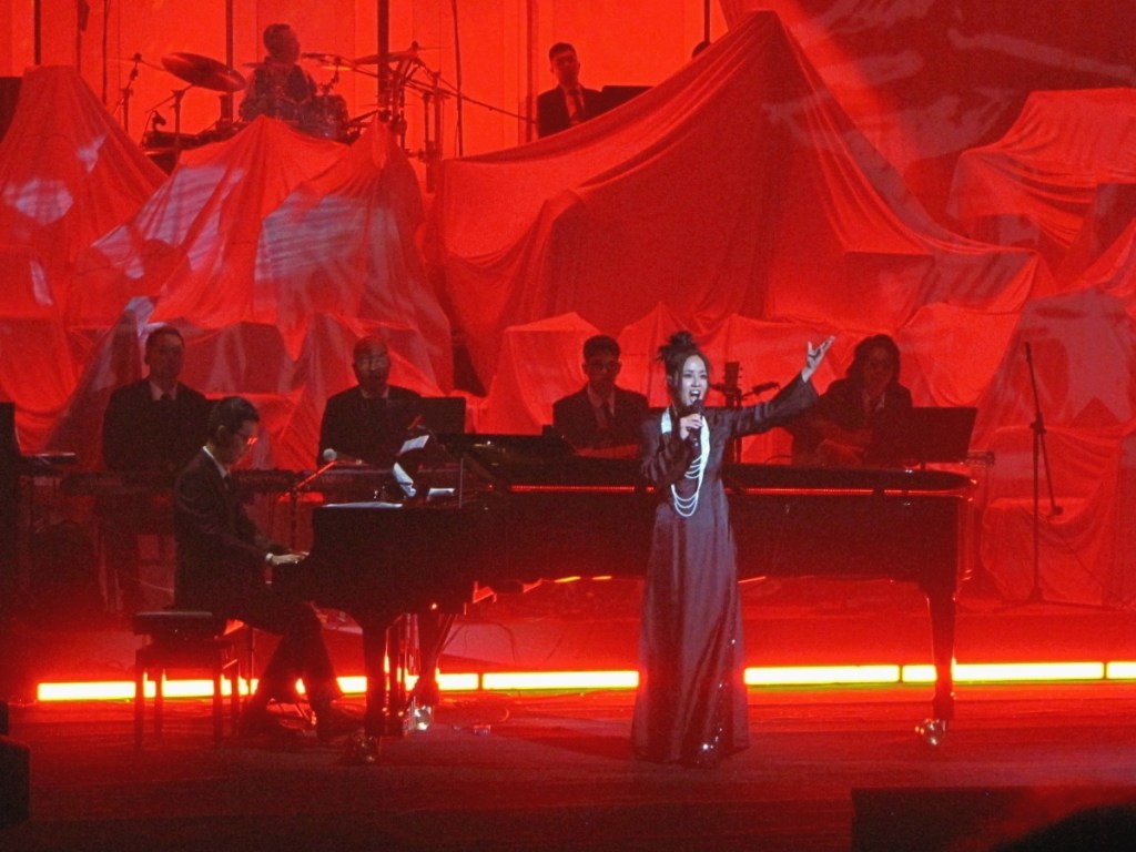 Concert Hồng Nhung hát về Hà Nội