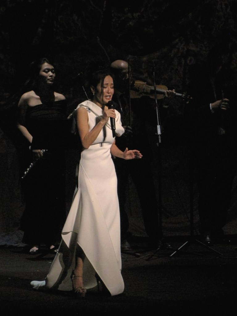 Concert Hồng Nhung hát về Hà Nội