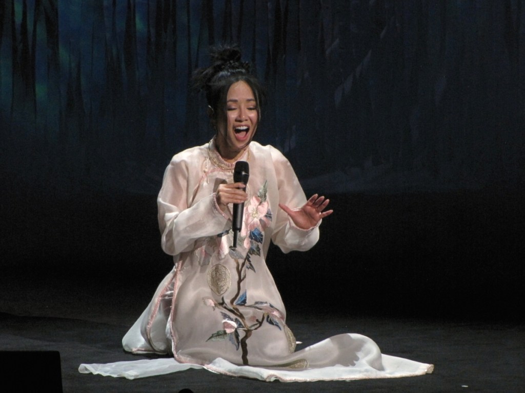 Concert Hồng Nhung hát về Hà Nội