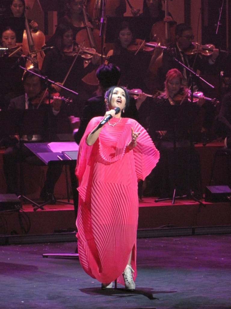 Concert Hồng Nhung hát về Hà Nội