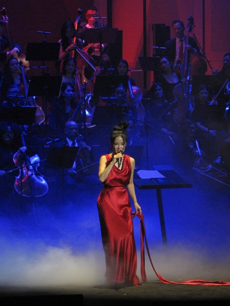 Concert Hồng Nhung hát về Hà Nội